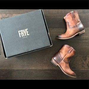 FRYE Billy Short Boot in Cognac Leather Size 7